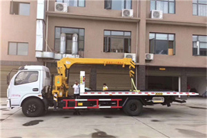 温榆河附近汽车轮胎更换